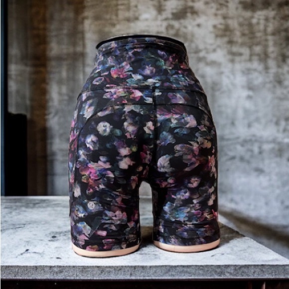 Lululemon Fast And Free Short 10" *Non-Reflective
Activate Floral Multi Size 2 - Picture 6 of 17
